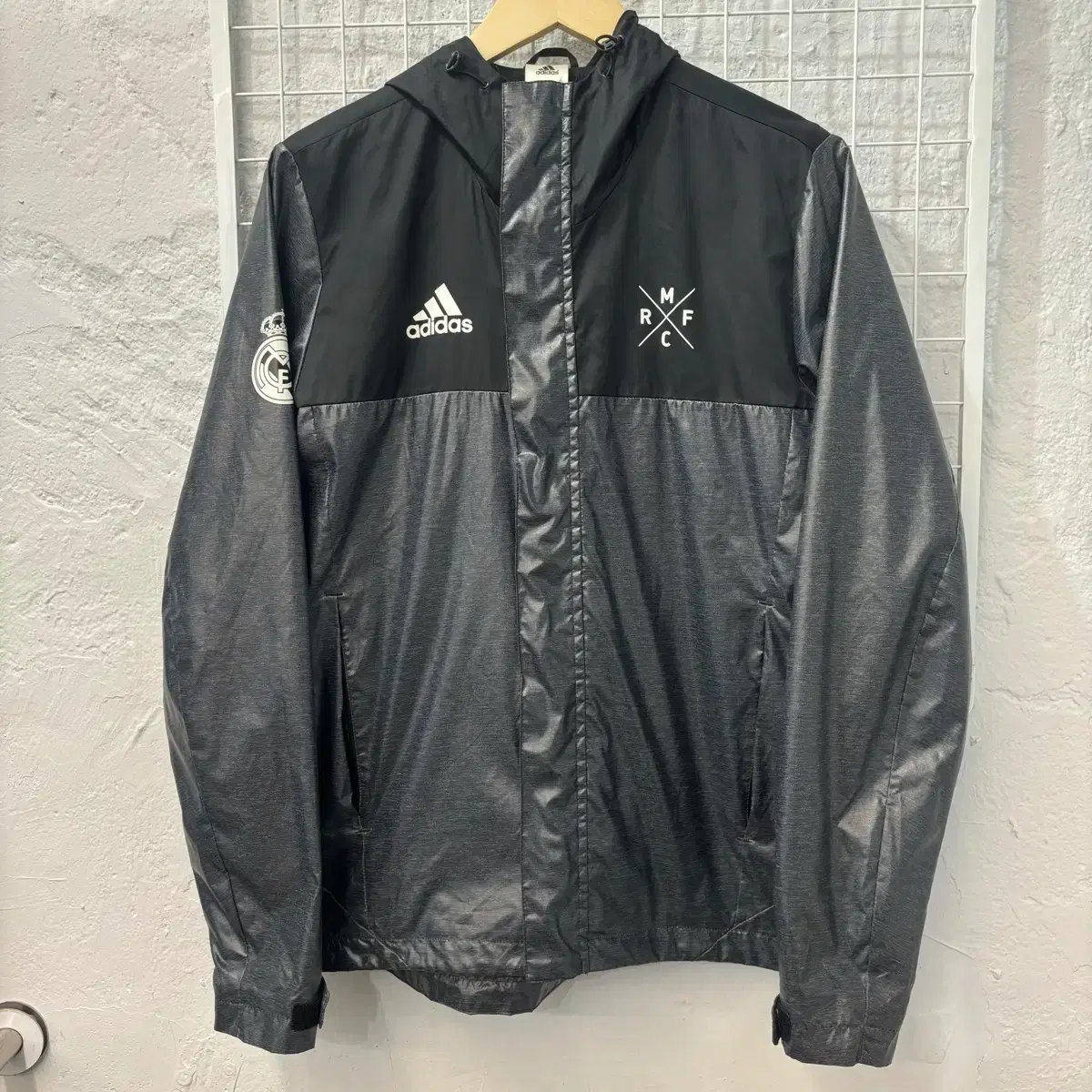 adidas レアル・マドリード ウィンドブレーカー グレー